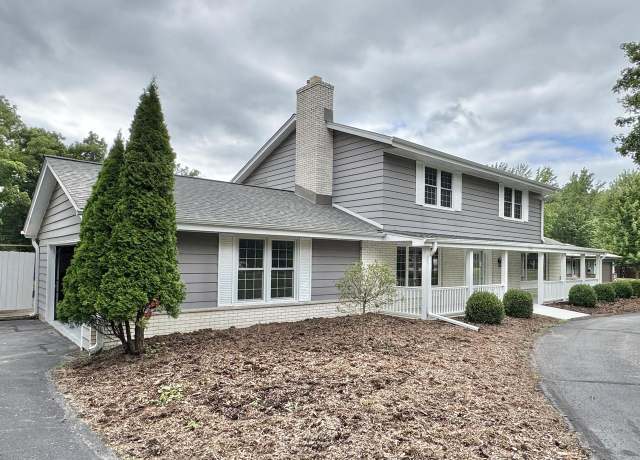 Property at 2105 Nagawicka Rd, Hartland, WI 53029, 3 beds, 2.5 baths