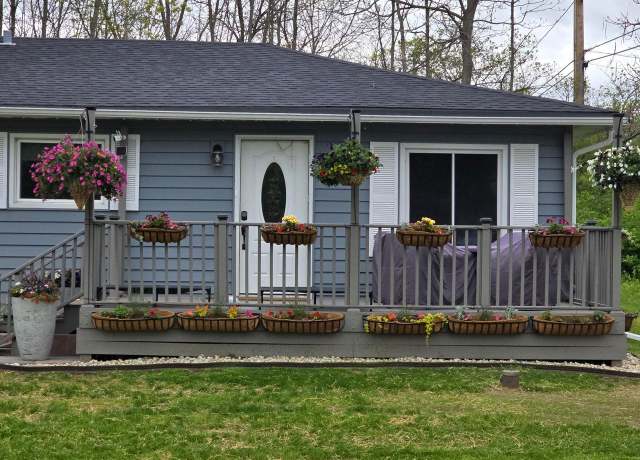 Property at 12759 N Shoreland Pkwy, Mequon, WI 53092, 2 beds, 1 bath