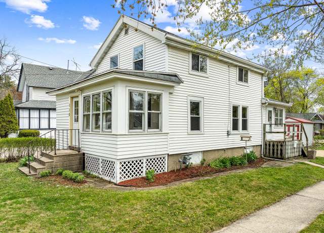 Property at 118 S Oak St, Lake Mills, WI 53551, 2 beds, 2 baths