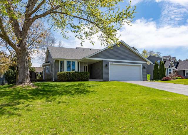Property at 1030 Wellington Way, Hartland, WI 53029, 3 beds, 2 baths
