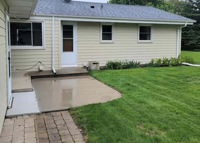 Property at 1818 Woodridge Rd, West Bend, WI 53095, 4 beds, 2.5 baths