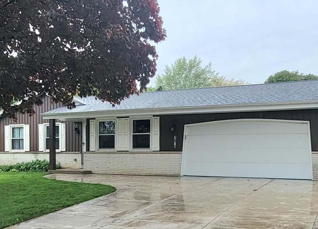 Property at 1818 Woodridge Rd, West Bend, WI 53095, 4 beds, 2.5 baths