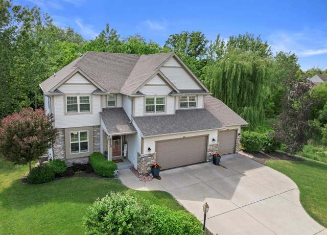 Property at 8061 S River Ln, Franklin, WI 53132, 5 beds, 2.5 baths