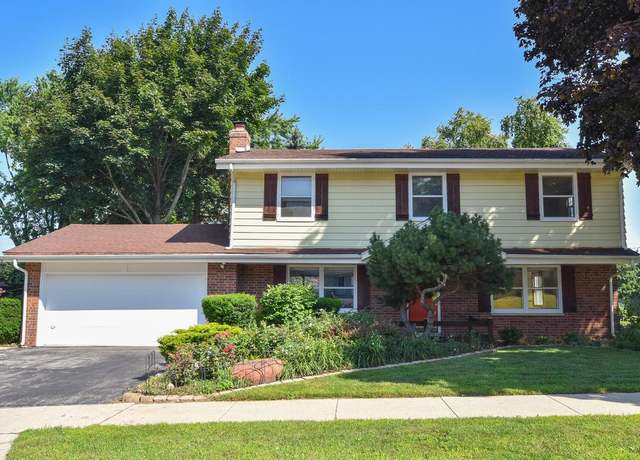 Property at 1710 Mohawk Ln, Waukesha, WI 53186, 4 beds, 2.5 baths