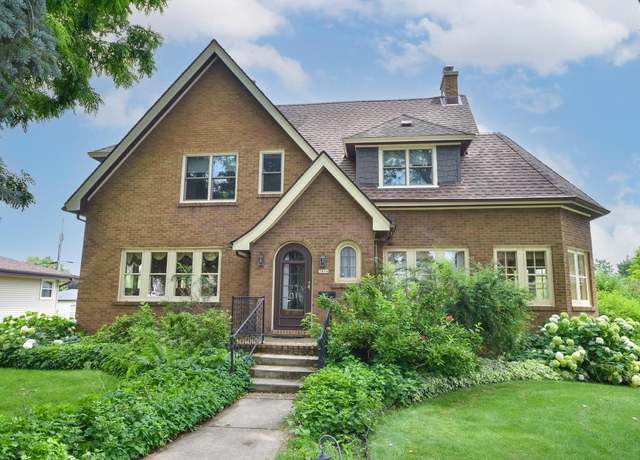 Property at 3816 S 96th St, Milwaukee, WI 53228, 3 beds, 1.5 baths