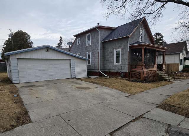 Property at 1508 Superior Ave, Sheboygan, WI 53081, 3 beds, 1.5 baths