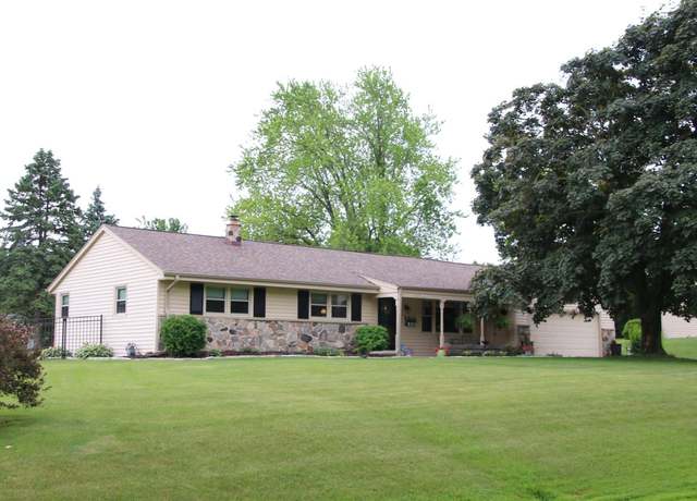 Property at N50W16461 Maple Crest Ln, Menomonee Falls, WI 53051, 3 beds, 1.5 baths