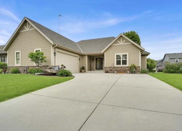 Property at 340 Willow Ln, Hartford, WI 53027, 3 beds, 2 baths