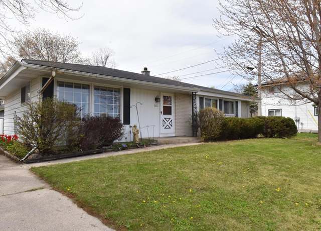 Property at 1411 5th Ave, Grafton, WI 53024, 3 beds, 1.5 baths