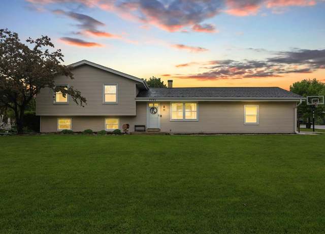 Property at 7501 S 72nd St, Franklin, WI 53132, 4 beds, 1.5 baths