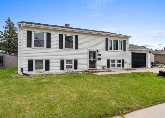 Property at 1801 S 24th St, Manitowoc, WI 54220, 4 beds, 1.5 baths