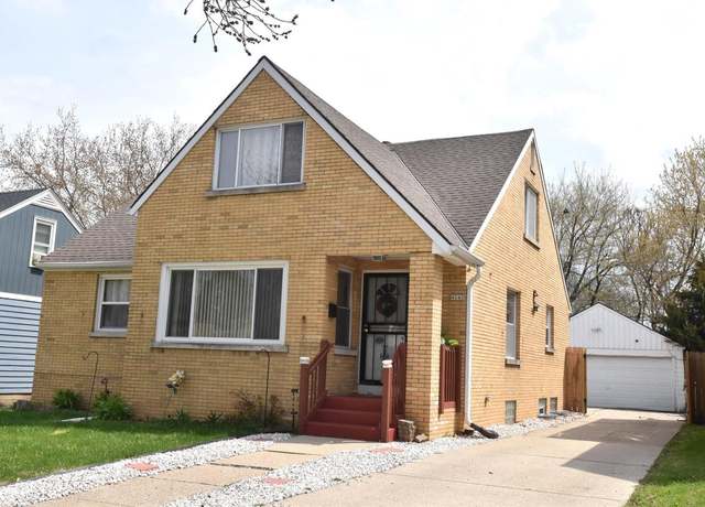 Property at 4040 N 11th St, Milwaukee, WI 53209, 4 beds, 2.5 baths