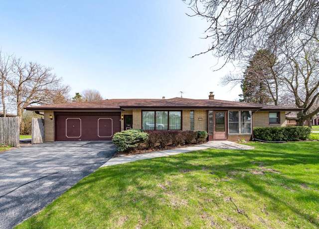 Property at 325 Willow Ln, South Milwaukee, WI 53172, 3 beds, 2 baths
