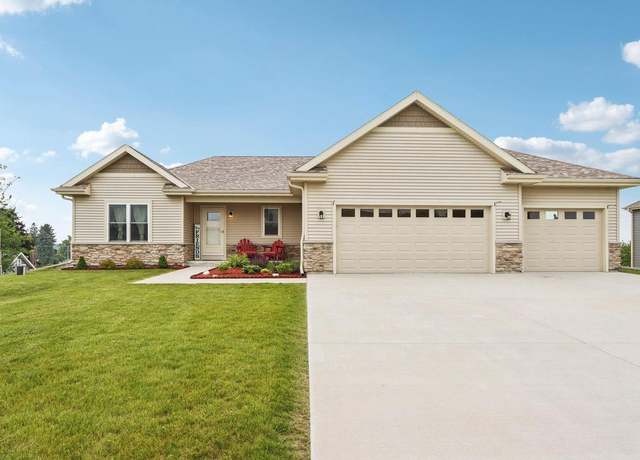 Property at 619 N Westview Dr, Oconomowoc, WI 53066, 3 beds, 2 baths