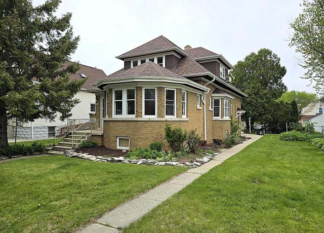 Property at 3168 S 9th St, Milwaukee, WI 53215, 5 beds, 2 baths