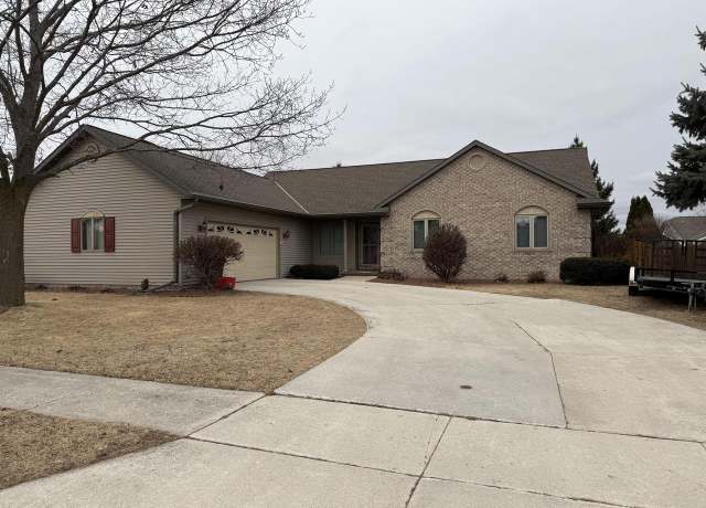 Property at 5010 Roneta Ln, Manitowoc, WI 54220, 3 beds, 2.5 baths