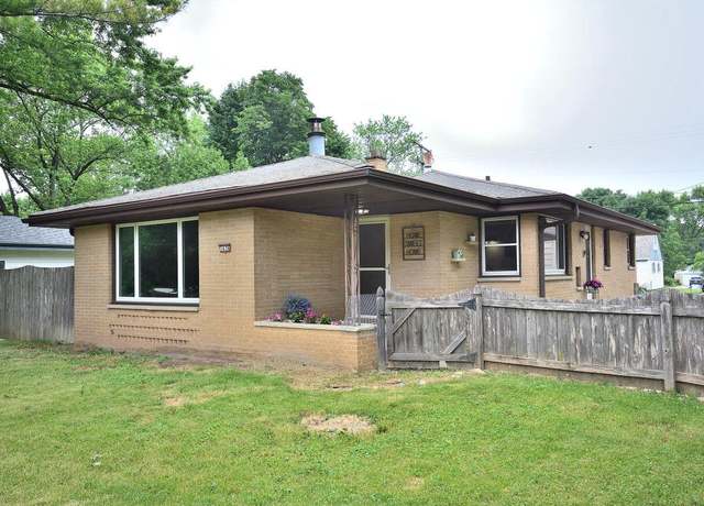 Property at 1636 S Calhoun Rd, New Berlin, WI 53151, 3 beds, 1.5 baths