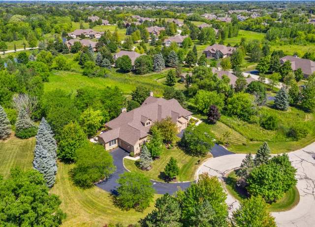 Property at 10713 N Essex Ct, Mequon, WI 53092, 3 beds, 4 baths
