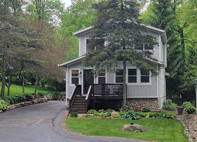 Property at N1821 Oakland Rd, Lake Geneva, WI 53147, 5 beds, 3 baths