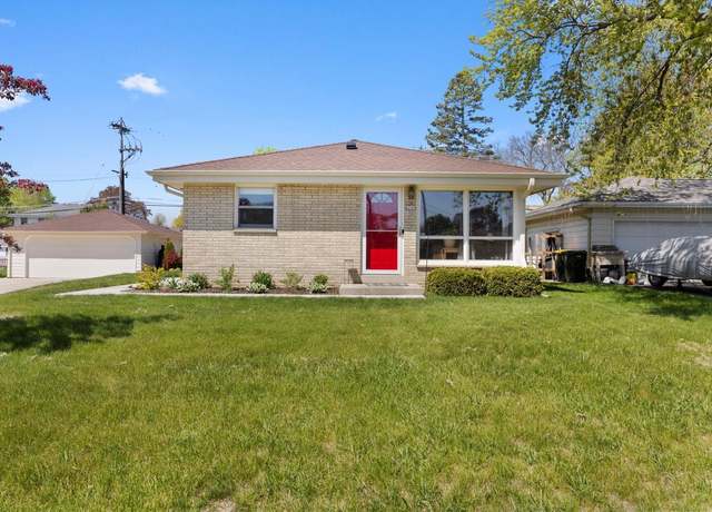 Property at 4249 N 99th St, Wauwatosa, WI 53222, 3 beds, 1.5 baths