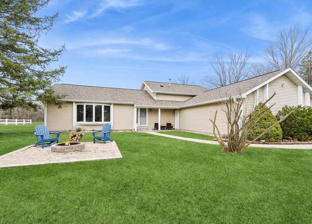 Property at N2021 N Lake Shore Dr, Fontana, WI 53125, 3 beds, 3 baths