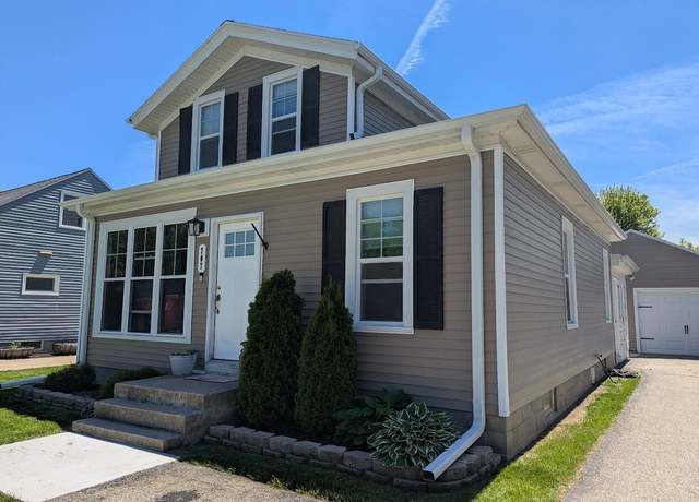 Property at 707 E Roland St, Oconomowoc, WI 53066, 3 beds, 2 baths