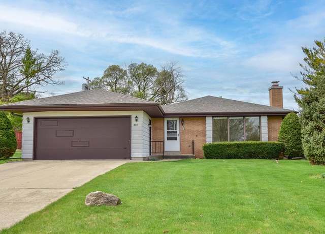 Property at 905 S 124th St, Brookfield, WI 53005, 3 beds, 1.5 baths
