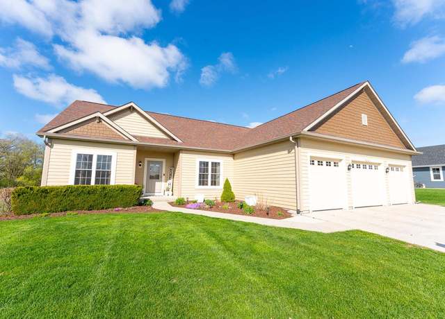 Property at W276N402 Arrowhead Trl, Waukesha, WI 53188, 4 beds, 3 baths