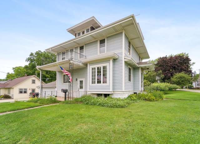 Property at 3 N Ewald St, Mayville, WI 53050, 3 beds, 1.5 baths