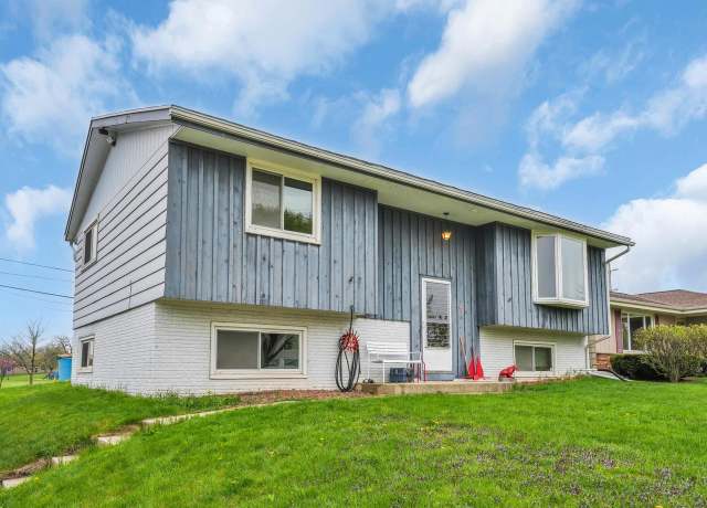 Property at 4715 Westway Ave, Racine, WI 53406, 5 beds, 1.5 baths
