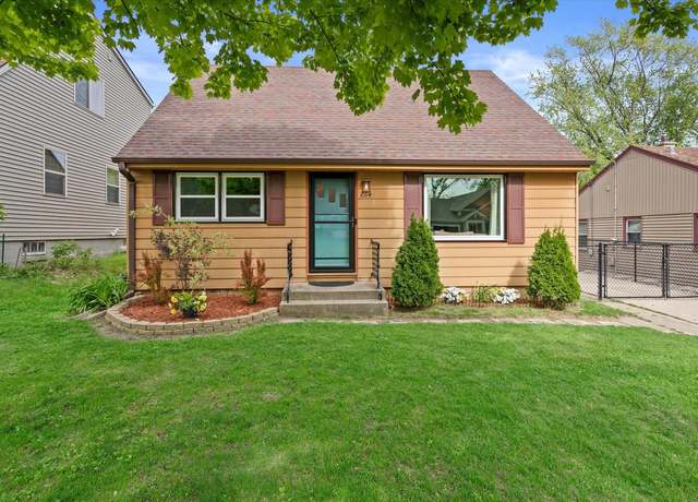 Property at 264 N 110th Pl, Wauwatosa, WI 53226, 3 beds, 1 bath