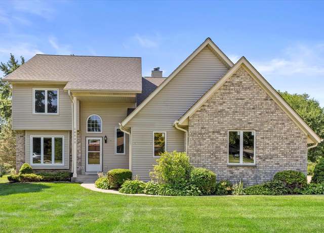 Property at 18525 Brookridge Dr, Brookfield, WI 53045, 3 beds, 2.5 baths