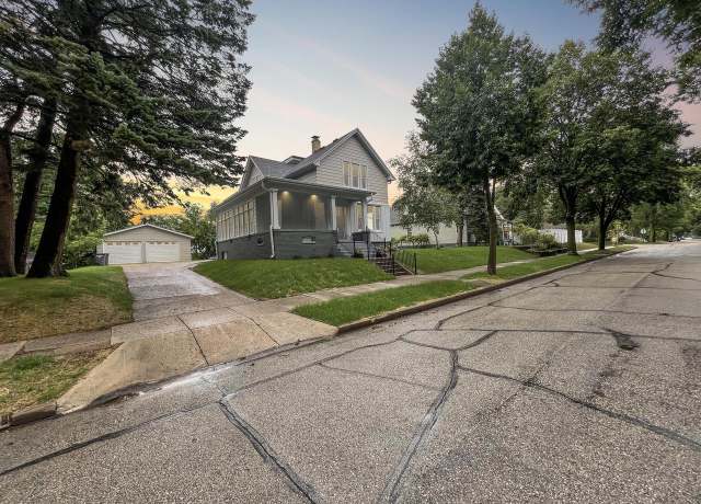 Property at 514 Park Ave, Sheboygan, WI 53081, 3 beds, 3 baths