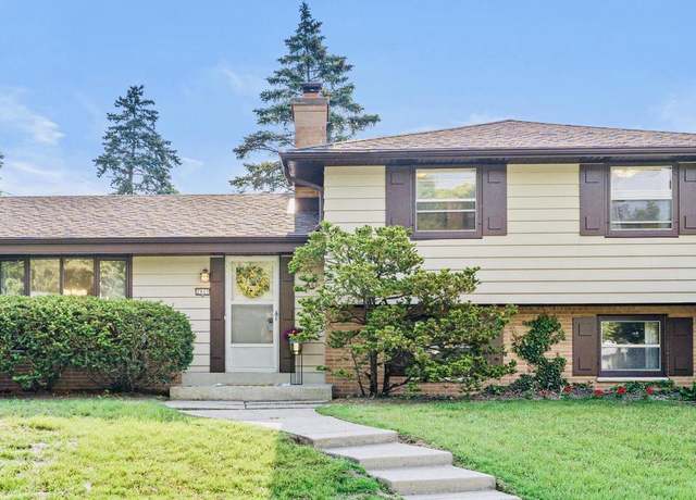Property at 2860 N Park Dr, Wauwatosa, WI 53222, 4 beds, 2 baths