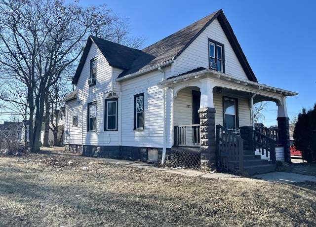 Property at 2025 W Center St, Milwaukee, WI 53206, 4 beds, 1.5 baths