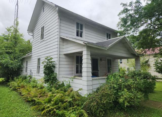 Property at 119 N Lincoln St, Elkhorn, WI 53121, 3 beds, 1 bath