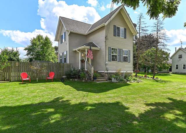 Property at 11447 W Swiss St, Franklin, WI 53132, 3 beds, 2 baths
