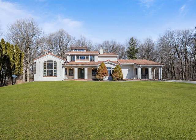 Property at 5820 E Waterford Rd, Hartford, WI 53027, 3 beds, 2.5 baths