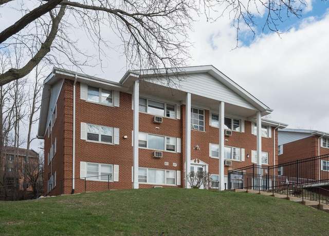 Property at 225 Country Club Dr Unit 2D, Lake Geneva, WI 53147, 2 beds, 1 bath