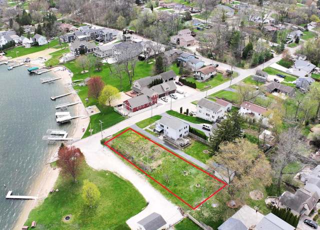 Property at S71W19044 Hillview Dr, Muskego, WI 53150