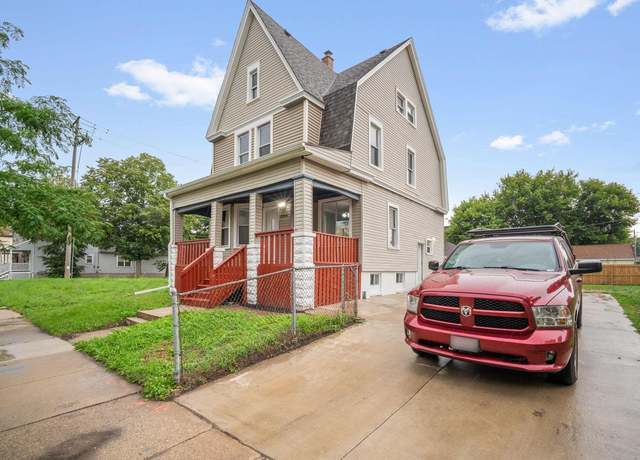 Property at 2724 W Meinecke Ave, Milwaukee, WI 53210, 4 beds, 2 baths