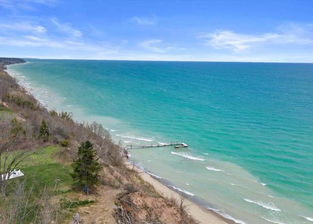 Property at 13480 N Lakewood Dr, Mequon, WI 53097, 3 beds, 2.5 baths