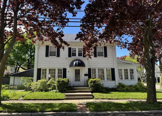 Property at 419 17th St, Racine, WI 53403, 3 beds, 1.5 baths