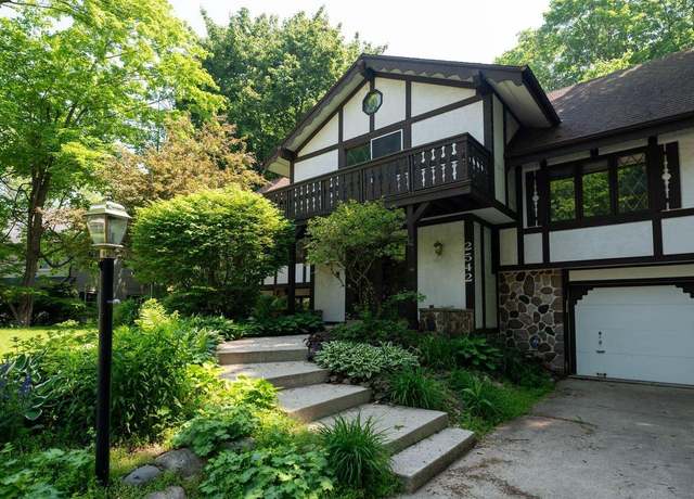 Property at 2542 W Wending Dr, Glendale, WI 53209, 4 beds, 2.5 baths