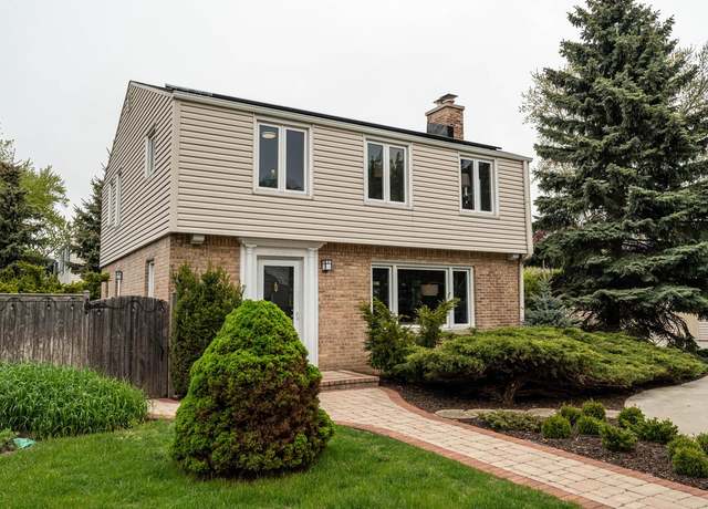 Property at 130 W Day Ave, Whitefish Bay, WI 53217, 3 beds, 2.5 baths