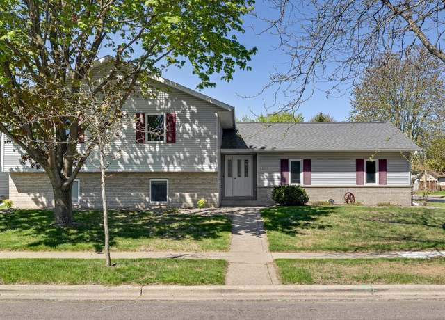 Property at 1277 Red Cedar Ct, Onalaska, WI 54650, 4 beds, 3 baths