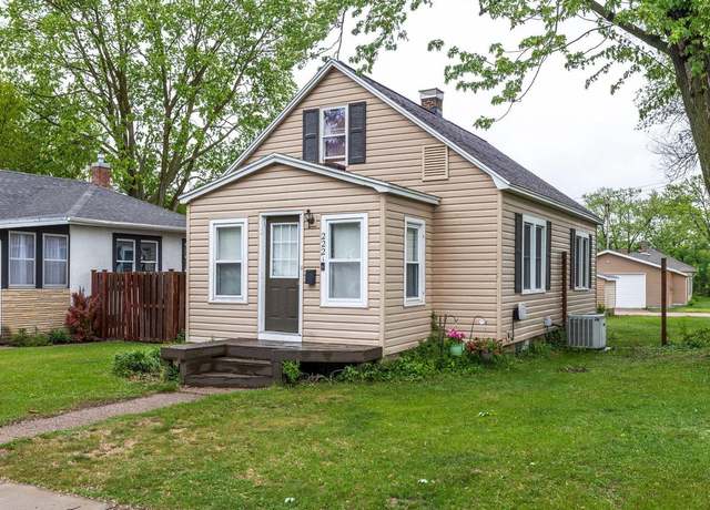 Property at 2221 15th Place South Pl, La Crosse, WI 54601, 2 beds, 1 bath