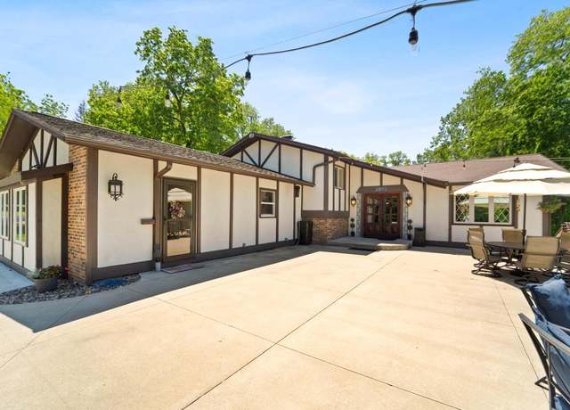 Property at W3952 Artesian Rd, Fond Du Lac, WI 54937, 5 beds, 3.5 baths