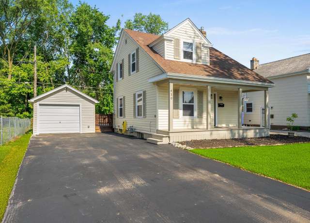 Property at 410 Riverview Dr, Manitowoc, WI 54220, 2 beds, 1.5 baths