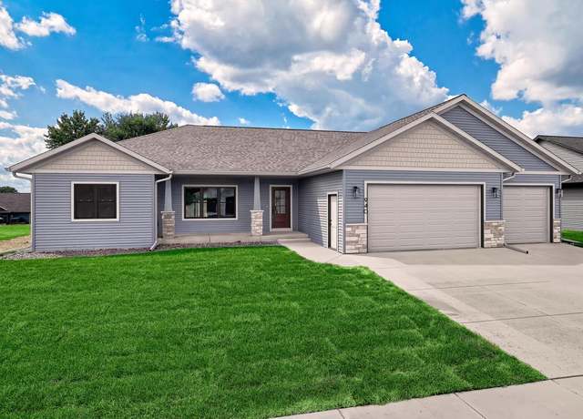 Property at 940 Crockett Dr, Holmen, WI 54636, 3 beds, 2 baths